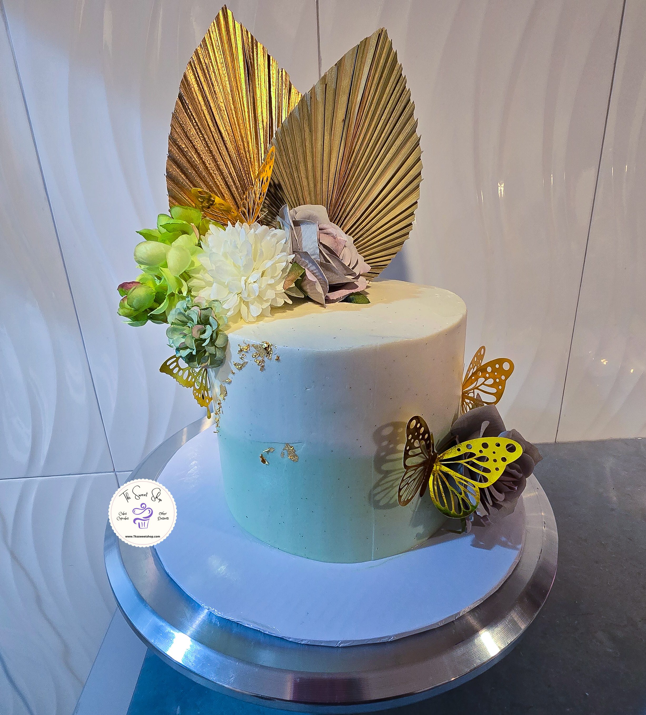 floral-white-green-gold-cake